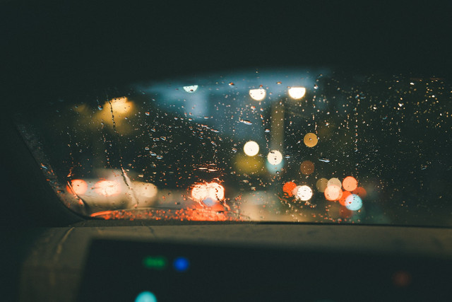 Tips Traveling saat Musim Hujan. Foto hanya sebagai ilustrasi saja. Sumber: Unsplash/Lightman Qian.