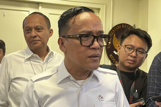 Wakil Menteri Ketenagakerjaan (Wamenaker) Immanuel Ebenezer atau Noel di Kantor Kementerian Ketenagakerjaan (Kemnaker) Senin (19/5/2025). Foto: Widya Islamiati/kumparan