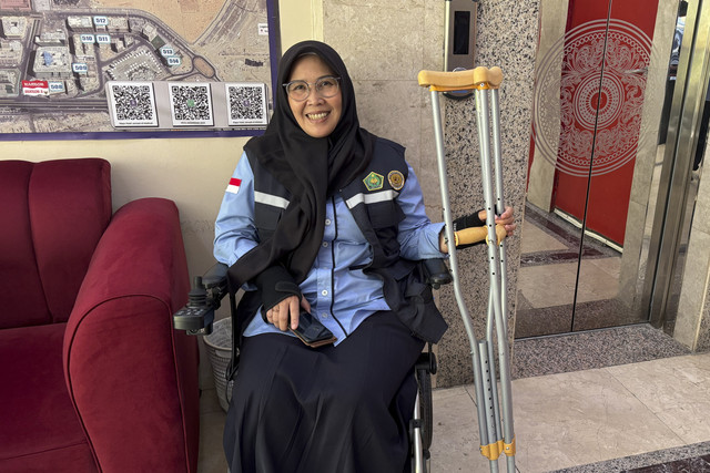Ketua Komisi Nasional Disabilitas (KND) Indonesia, Dante Rigmalia, ikut menjadi petugas haji 2025. Foto: Moh Fajri/kumparan