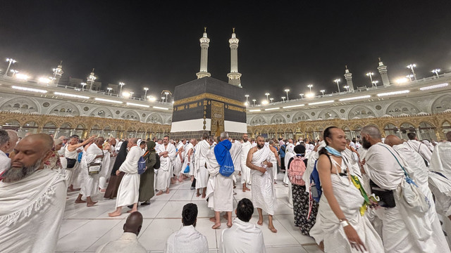 Suasana jelang salat subuh di Masjidil Haram, Makkah, Selasa (20/5). Foto: Moh Fajri/kumparan