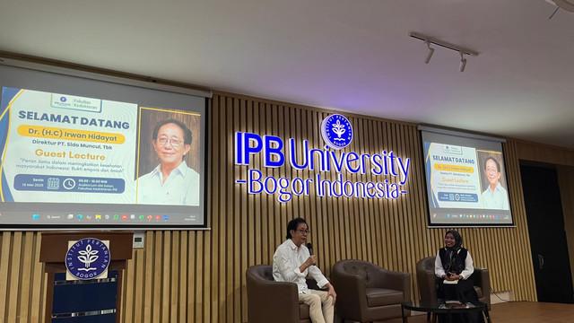 Direktur Sido Muncul, Irwan Hidayat, menjadi dosen tamu di Fakultas Kedokteran IPB, Senin (19/5). Foto: Nada Meita / kumparan
