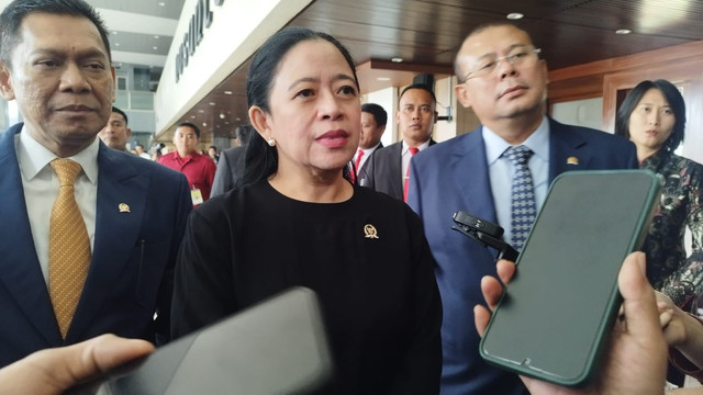 Pimpinan DPR RI Puan Maharani menjawab pertanyaan wartwan usai rapat paripurna, Jakarta, Selasa (20/5). Foto: Haya Syahira/kumparan