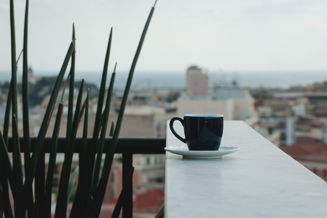 Cafe Rooftop Jakarta Selatan. Foto hanya sebagai ilustrasi, bukan tempat sebenarnya. Sumber foto: Unsplash-Juli Kosolapova