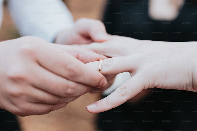 Ilustrasi 6 Kata Sambutan Penyerahan Hantaran yang Singkat dan Penuh Makna. Foto: unsplash/A. C..