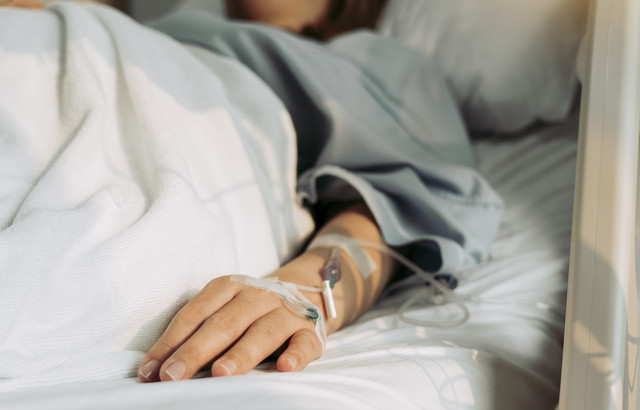 Ilustrasi Ibu Dirawat di Rumah Sakit. Foto: wutzkohphoto/Shutterstock