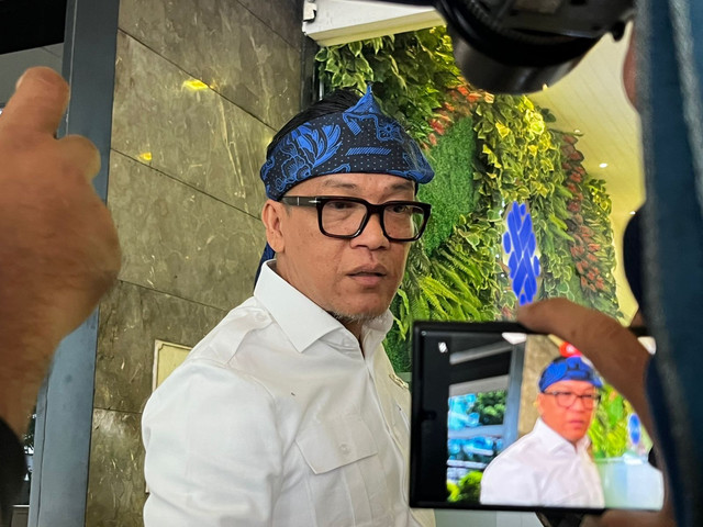 Wamenaker Immanuel Ebenerzer saat diwawancara di Depang Gedung A Kantro Kemenaker, Gatot Subroto, Jakarta Selatan, Selasa (20/5). Foto: Rayyan Farhansyah/kumparan