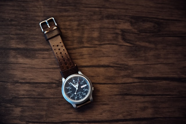ilustrasi rekomendasi jam tangan pria brand lokal murah. sumber: unsplash/nicolas j leclercq