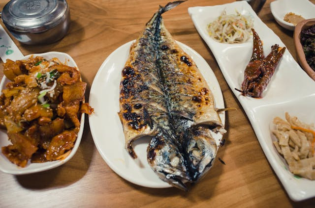 Ilustrasi Tips Memanggang Ikan Agar Tidak Lengket. Foto: dok. Pexels/makafood