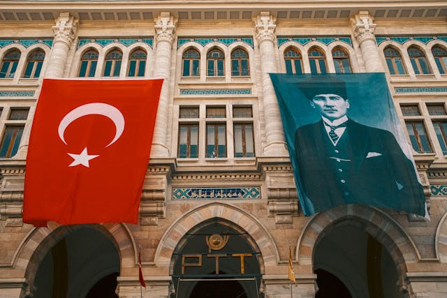 Ilustrasi Tujuan Mustafa Kemal Ataturk Menghapus Sistem Kekhalifahan pada Tahun 1924. Sumber: Pexels/Irfansimsar