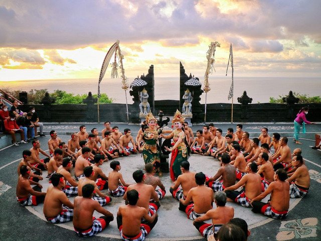 source : Chatgpt ( Tari Kecak )