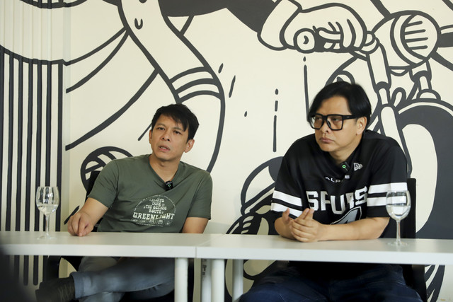 Musisi Ariel bersama Armand Maulana saat media visit ke kantor kumparan di Jakarta, Selasa (20/5/2025). Foto: Syawal Febrian Darisman/kumparan