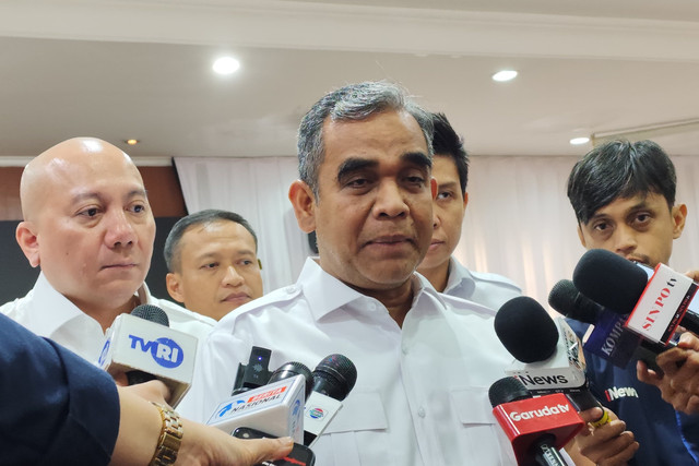 Sekjen Gerindra Ahmad Muzani menjawab pertanyaan wartawan di Kantor DPP Gerindra, Jakarta Selatan, Rabu (21/5/2025). Foto: Alya Zahra/kumparan 