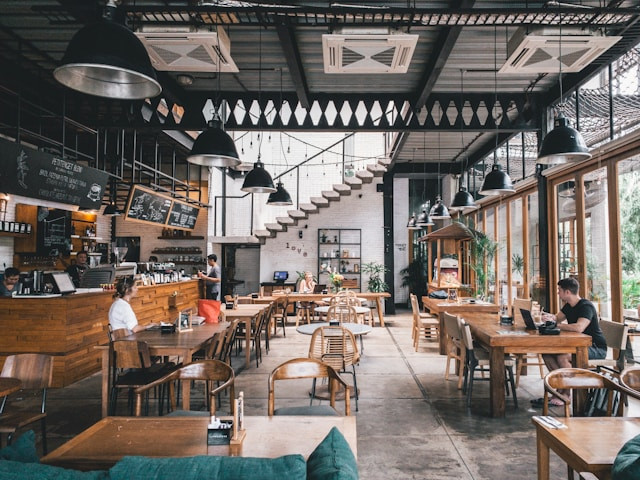 Cafe di Tanjung Duren untuk WFC. Foto hanya ilustrasi, bukan tempat sebenarnya. Dok. Unsplash/Shawn