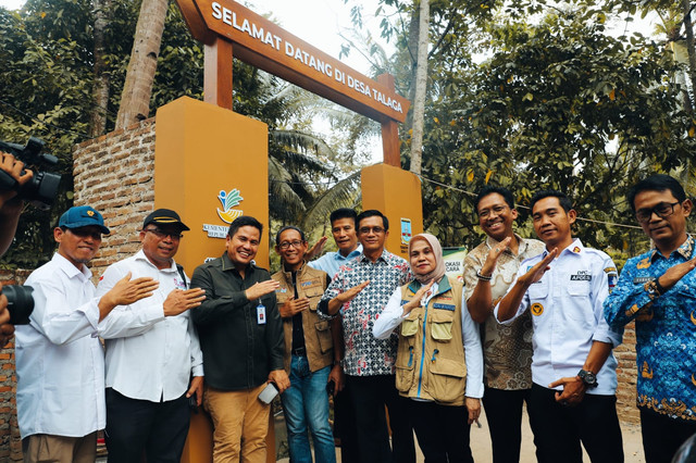 Kemensos dan Kemenko Pemberdayaan Masyarakat meninjau Desa Talaga di Kecamatan Mancak, Kabupaten Serang, Banten, Selasa (20/5/2025). Foto: Kemensos RI