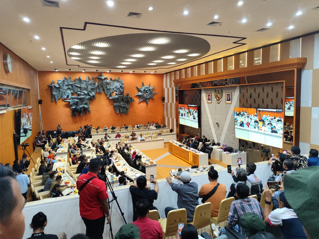 Rapat Komisi V DPR RI bersama Driver Aplikasi Transportasi Online di Kompleks Parlemen Senayan, Jakarta, pada Selasa (21/5/2025). Foto: Luthfi Humam/kumparan