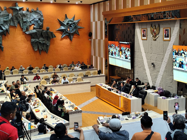 Rapat Komisi V DPR RI bersama Driver Aplikasi Transportasi Online di Kompleks Parlemen Senayan, Jakarta, pada Selasa (21/5/2025). Foto: Luthfi Humam/kumparan