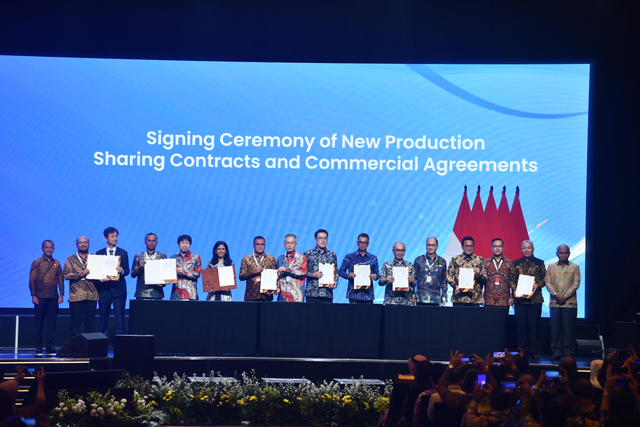 Penandatanganan Domestic Swap Agreement (DSA) pada pembukaan The 49th Indonesian Petroleum Association (IPA) Convex di ICE BSD City, Tangerang. Selasa (20/5). Foto: Dok. Pertamina