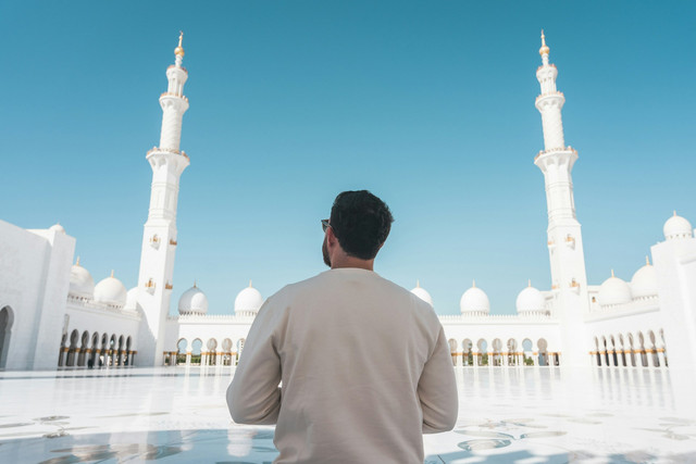 Ilustrasi Jelaskan Apa yang Seharusnya Menjadi Prinsip Utama dalam Pandangan Islam terkait dengan Penggunaan Teknologi. Sumber: Unsplash/Big Dodzy