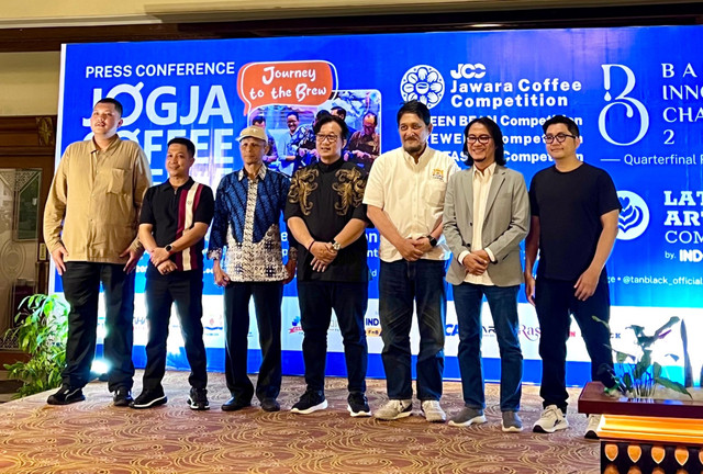 Foto bersama setelah konferensi pers JCW #5. Foto: ES Putra/Pandangan Jogja