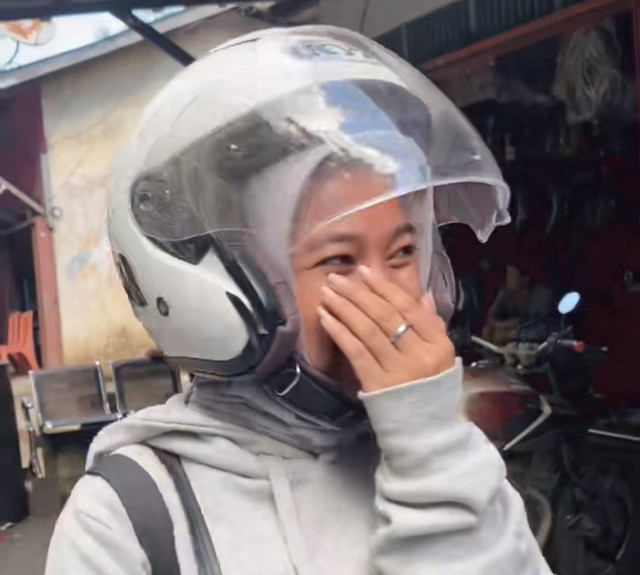 Pengendara yang menceritakan pengalaman nya ke bengkel sebanyak 61 kali mati mesin. Foto : Dok. Tiktok @satong_23.