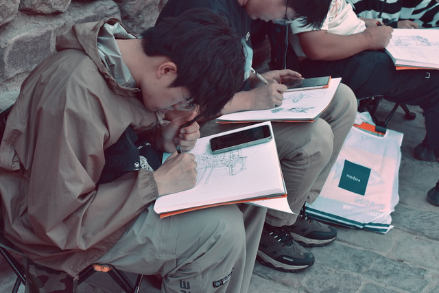 Ilustrasi soal UAS PKN kelas 10 semester 2. Foto: Unsplash/ Rubina Ajdary