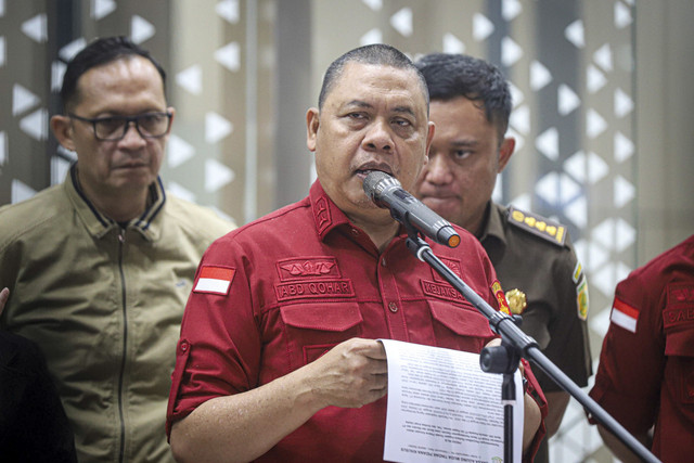 Kapuspenkum Kejaksaan Agung Harli Siregar dan Direktur Penyidikan Jampidsus Kejagung Abdul Qohar memberikan keterangan pers terkait kasus korupsi di PT Sritex di Kejaksaan Agung RI, Jakarta, Rabu (21/5/2025). Foto: Iqbal Firdaus/kumparan