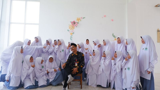 Menjadi Guru yang menyenangkan | Foto : Author