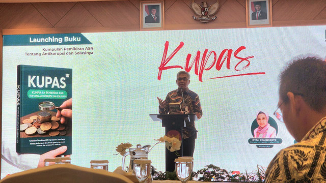 Ketua KPK sedang me-launching buku tentang anti-korupsi. Foto: Dok Pribadi