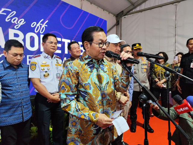 Gubernur DKI Jakarta Pramono Anung meluncurkan TransJakarta rute Blok M-PIK 2, Kamis (22/5). Foto: Alya Zahra/kumparan 
