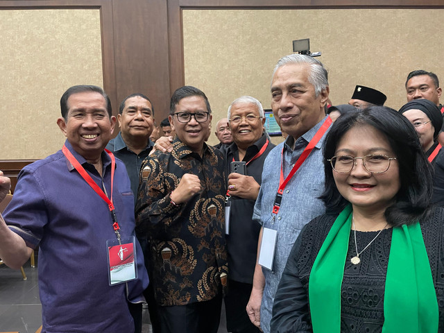 Sekjen PDIP Hasto Kristiyanto jelang sidang lanjutan kasus dugaan suap dan perintangan penyidikan Harun Masiku, yang menjeratnya sebagai terdakwa, di Pengadilan Tipikor Jakarta, Kamis (22/5/2025). Foto: Fadhil Pramudya/kumparan