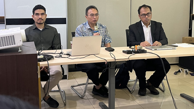 Ketua IDAI Dr. Piprim Basarah (tengah) dan Ketua UKK Kardiologi IDAI Dr Rizky Adriansyah (kanan) pada konferensi pers penyakit jantung bawaan anak di Indonesia. Foto: Nabilla Fatiara/kumparan