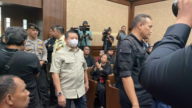 Eks kader PDIP, Saeful Bahri, saat dihadirkan menjadi saksi sidang kasus dugaan suap dan perintangan penyidikan Harun Masiku, dengan terdakwa Sekjen PDIP Hasto Kristiyanto, di Pengadilan Tipikor Jakarta, Kamis (22/5/2025). Foto: Fadhil Pramudya/kumparan
