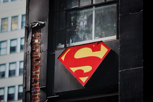 Ilustrasi Daftar Pemain Superman 2025, Foto: Unsplash/Jon Tyson