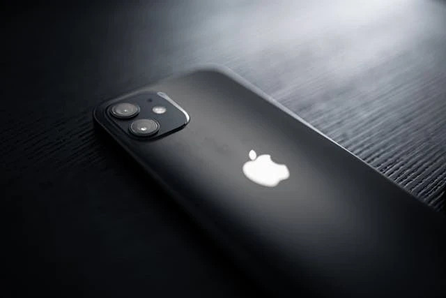 Ilustrasi iPhone 11 vs iPhone 11 Pro. Foto: Pexels.com