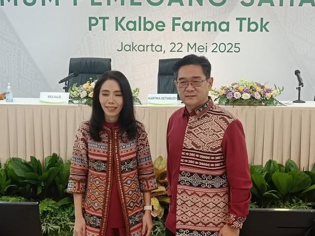 Direktur PT Kalbe Farma Tbk, Kartika Setiabudy, dan Mulia Lie saat konferensi pers RUPST Kalbe di Gedung Kalbe Business Innovation Center, Jakarta, Kamis (22/5). Foto: Muhammad Fhandra/kumparan