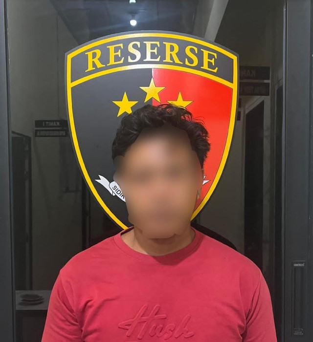 Terduga pelaku pencurian sawit perusahaan diamankan di Mapolres Sekadau. Foto: Dok. Polres Sekadau