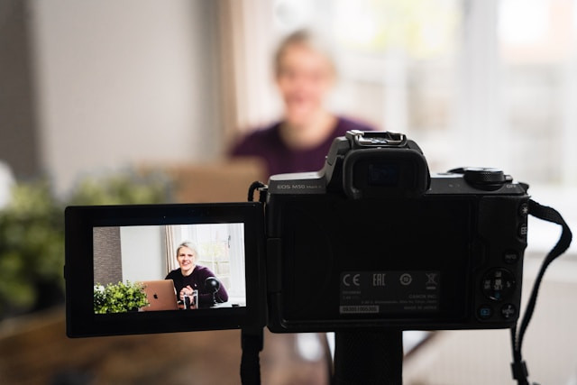 Cara Membangun Personal Branding Profesional. Foto hanya ilustrasi, bukan tempat yang sebenarnya. Dok. Unsplash/Jodie Cook