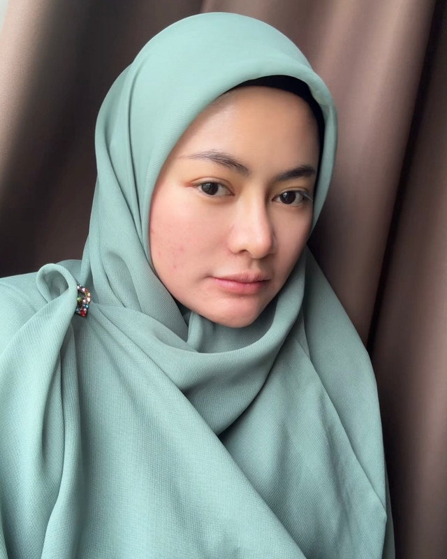 Vitalia Shesya memutuskan berhijab. Foto: Instagram/@vitaliashesyareal