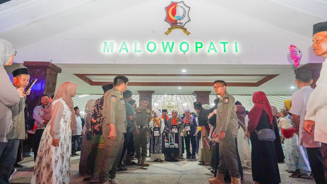 Suasana pemberangkatan calon jemaah haji asal Bojonegoro di Pendopo Pemkab Bojonegoro. (Aset: Istimewa)