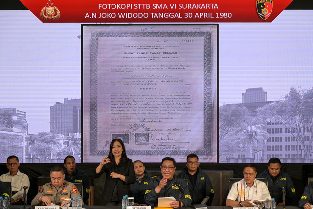 Konferensi pers tentang hasil penyelidikan pengaduan masyarakat tentang dugaan tindak pidana terkait ijazah Presiden ke-7 RI Joko Widodo di Bareskrim Mabes Polri, Jakarta, Kamis (22/5/2025). Foto: Fauzan/ANTARA FOTO