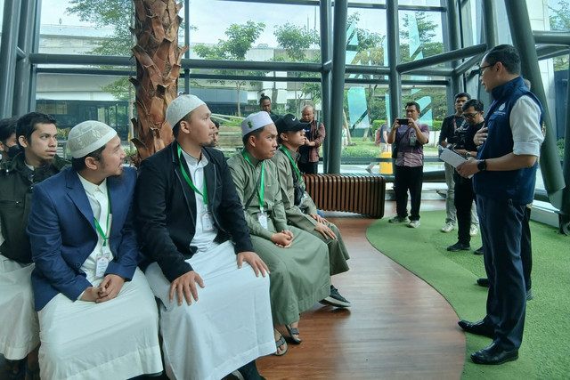 10 WNI berhasil dievakuasi dari Yaman dam Tiba di Indonesia, Kamis (22/5/2025). Foto: Dok. Istimewa