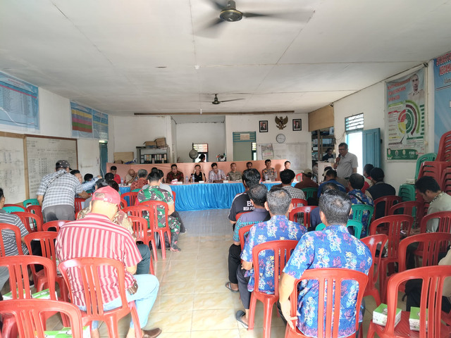 Sosialisasi replanting dan HGU PT MJP yang digelar di Kantor Desa Perongkan, Kecamatan Sekadau Hulur, Kabupaten Sekadau. Foto: Dok. Kantah Sekadau
