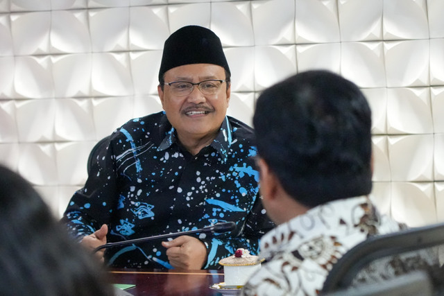 Mensos Saifullah Yusuf di Kantornya, Kamis (22/5/2025). Foto: Kemensos RI