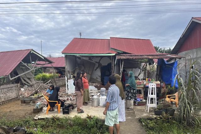 Rumah yang terdampak akibat gempa bumi berkekuatan 6,3 Skala Richter mengguncang wilayah Bengkulu pada Jumat (23/5) dini hari pukul 02.53 WIB. Foto: Istimewa