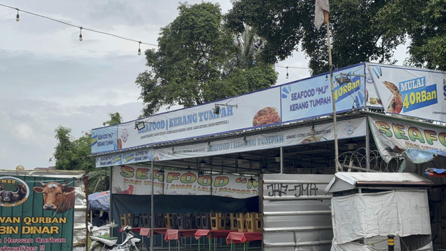 Lahan milik BMKG yang diduga diduduki oleh ormas GRIB di Pondok Betung, Tangerang Selatan, Jumat (23/5/2025). Foto: Abid Raihan/kumparan