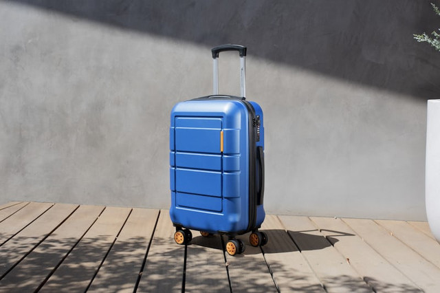 Cara Menyimpan Koper. Foto koper. Sumber: Unsplash/American Green Travel