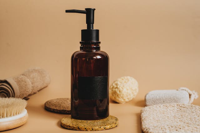 Ilustrasi macam macam sabun muka kahf dan manfaatnya. Sumber: pexels.com/Alesia Kozik