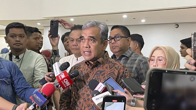 Ketua MPR RI Ahmad Muzani di Kompleks Parlemen, Senayan, Jumat (23/5/2025). Foto: Haya Syahira/kumparan