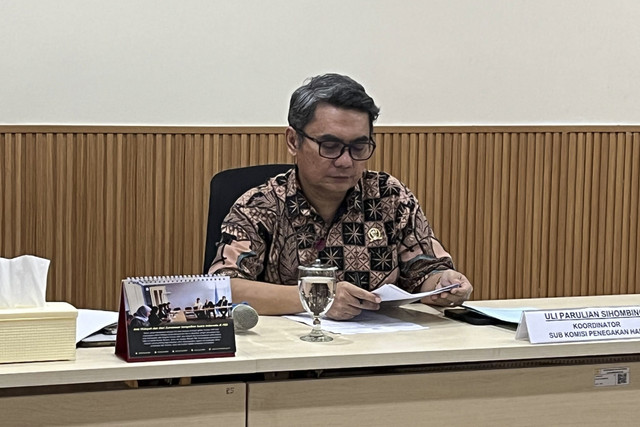 Koordinator Sub Komisi Penegakan HAM Uli Parulian Sihombing dalam jumpa pers di Komnas HAM, Jakarta Pusat, Jumat (23/5/2025). Foto: Alya Zahra/kumparan 