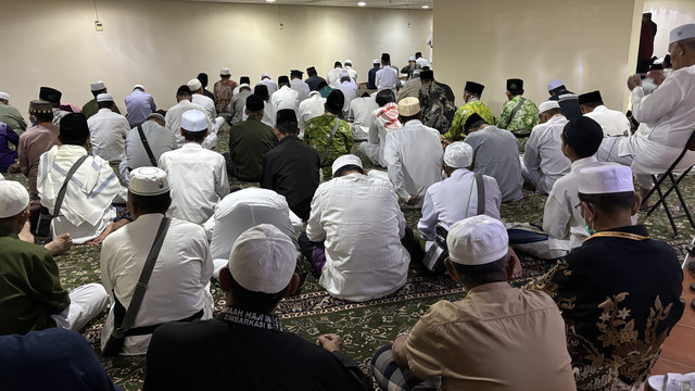 Suasana salat Jumat di salah satu hotel di Makkah. Foto: Moh Fajri/kumparan